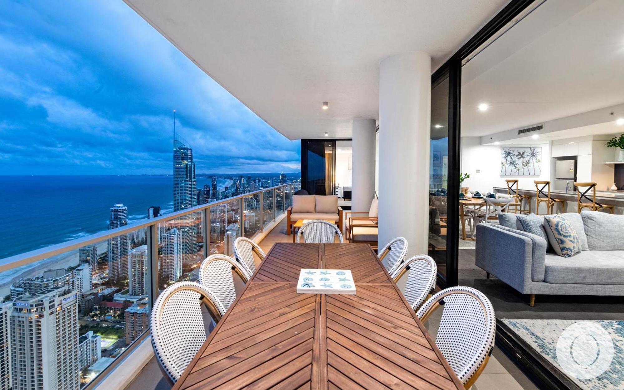 5 Bedroom Executive Sub Penthouse In The Heart Of Surfers With Full Ocean Views - Sleeps 12 - Circle On Cavill Amazing!! Gold Coast Exterior foto