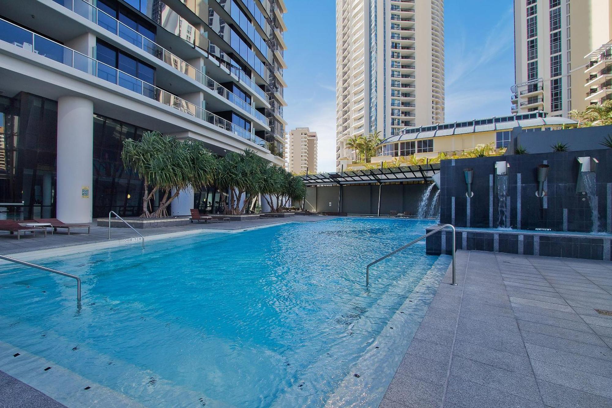 5 Bedroom Executive Sub Penthouse In The Heart Of Surfers With Full Ocean Views - Sleeps 12 - Circle On Cavill Amazing!! Gold Coast Exterior foto